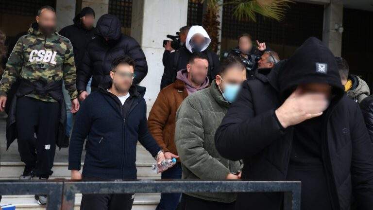 Ο Πάνος Κιάμος δίνει συνέχεια στις μεγάλες δισκογραφικές επιτυχίες του με το “Ξέρεις Πολλούς;” (Βίντεο)