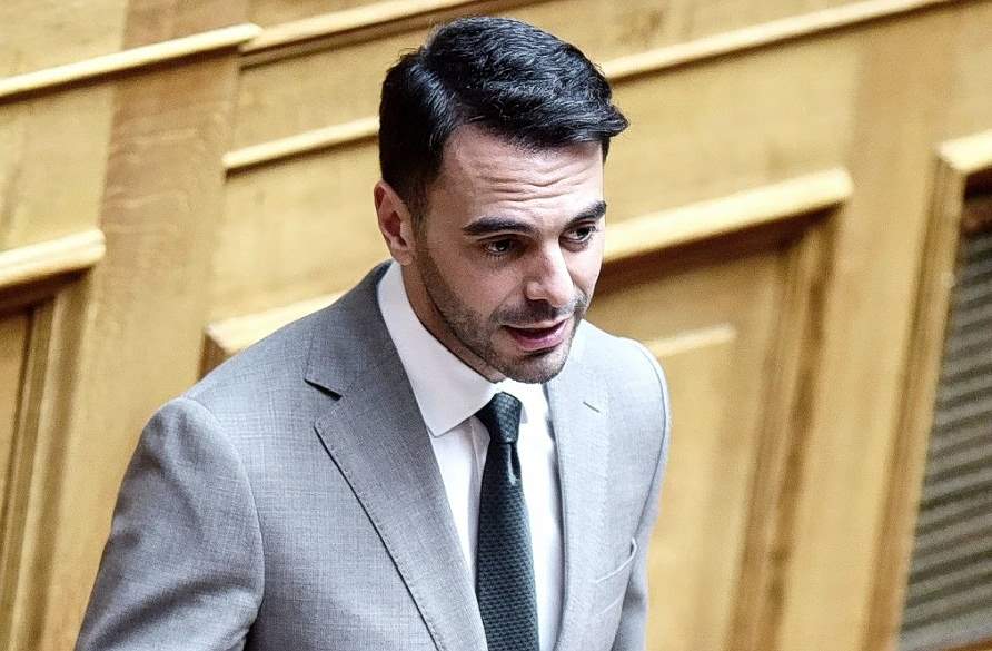 Η Γη της Ελιάς: Ράκος ο Πότης – Βρίσκει παρηγοριά στην αγκαλιά τ…