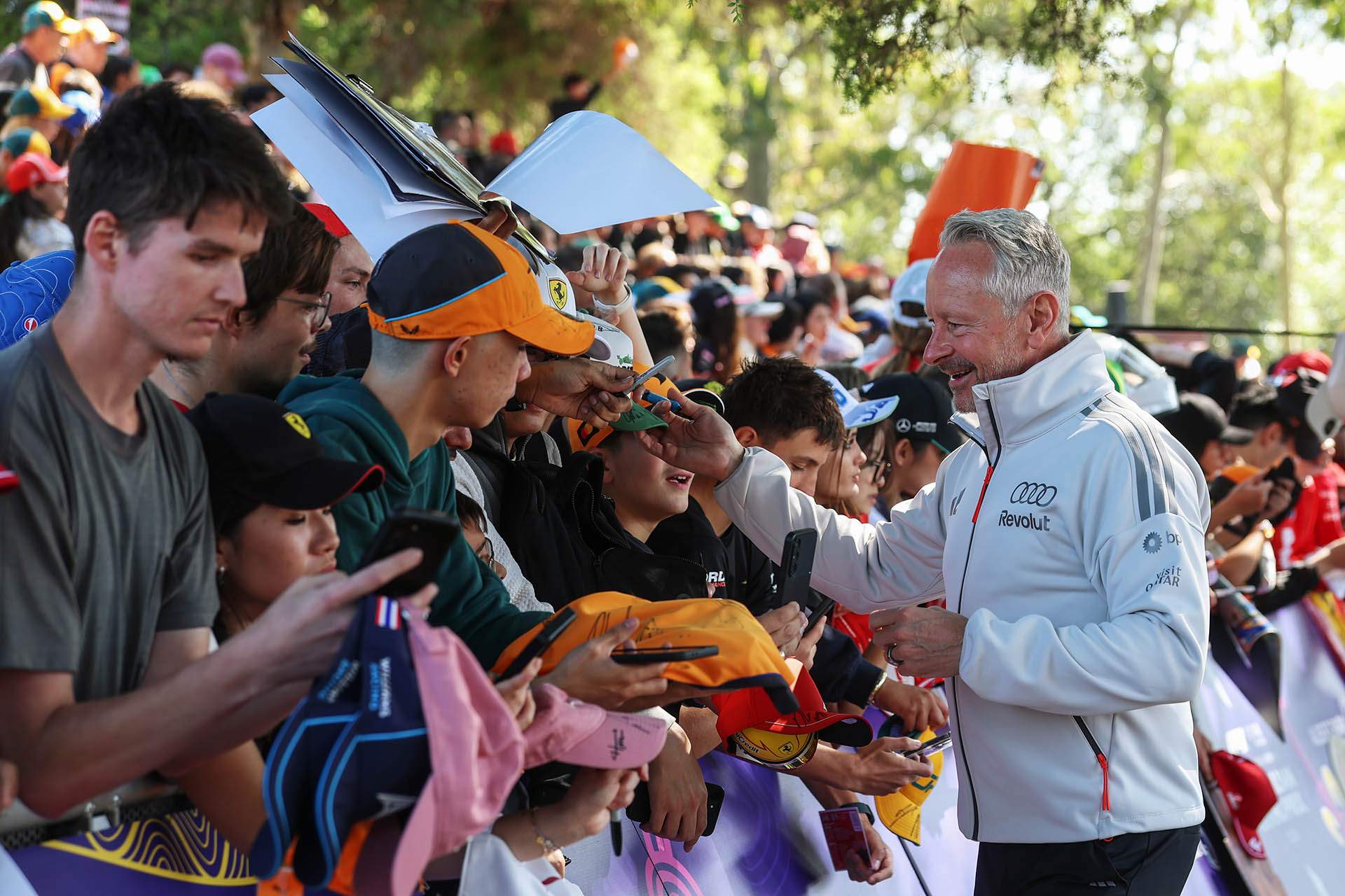 Γιώργος Τσαγκαράκης: Το βίντεο με το «ιερό κειμήλιο», οι 500 πίνακες και η μυστική αποθήκη