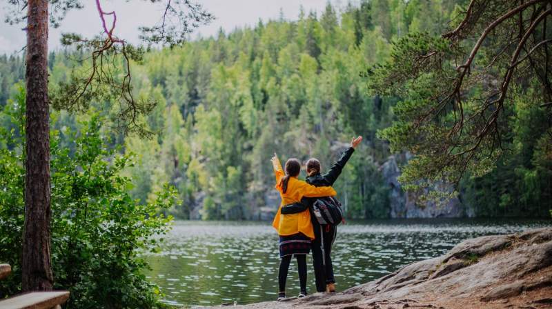 Ελληνική αστυνομία: Γιατί προτείνει το μαρκάρισμα smartphone με ακτίνες uv