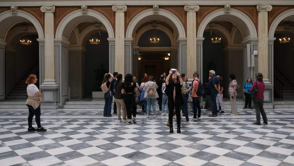 Τέλος στα διαμερίσματα-τεφροδόχους βάζει η Κίνα – Πλήρωναν άδεια σπίτια γιατί είναι πιο φτηνά από τους τάφους