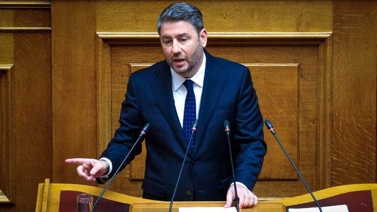 Δραματικός απεγκλωβισμός από φλεγόμενο διαμέρισμα στο Άργος: «Πήγα να πεθάνω»