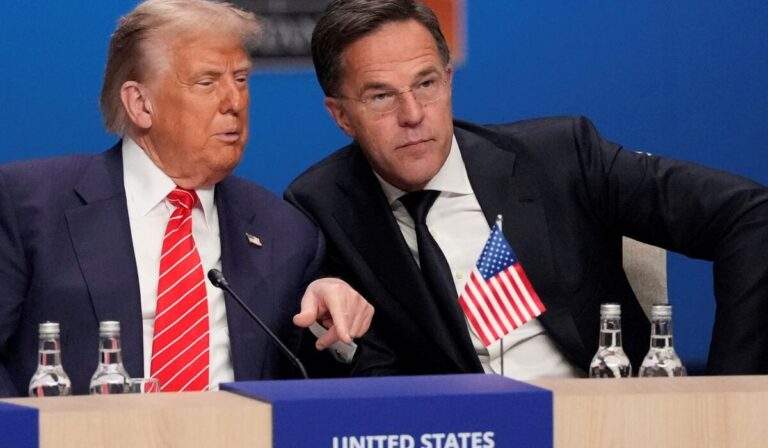 Κρίση στα Στενά του Ορμούζ: Περίπου 2.000 πλοία και 20.000 ναυτικοί παραμένουν εγκλωβισμένοι