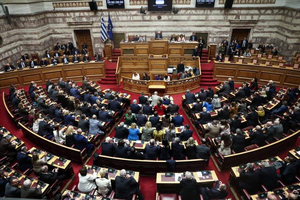 Άμπου Ντάμπι: «Οικονομικός εκβιασμός» κάθε περιορισμός στα Στενά του Ορμούζ