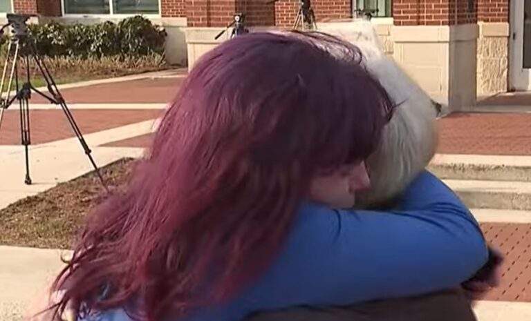 Αργυρώ Μπαρμπαρίγου: Έτσι θα βάψεις τέλεια κόκκινα αυγά, χωρίς «νερά», που δεν ξεβάφουν – Πόσων ημερών πρέπει να είναι και πόσο τα βράζεις