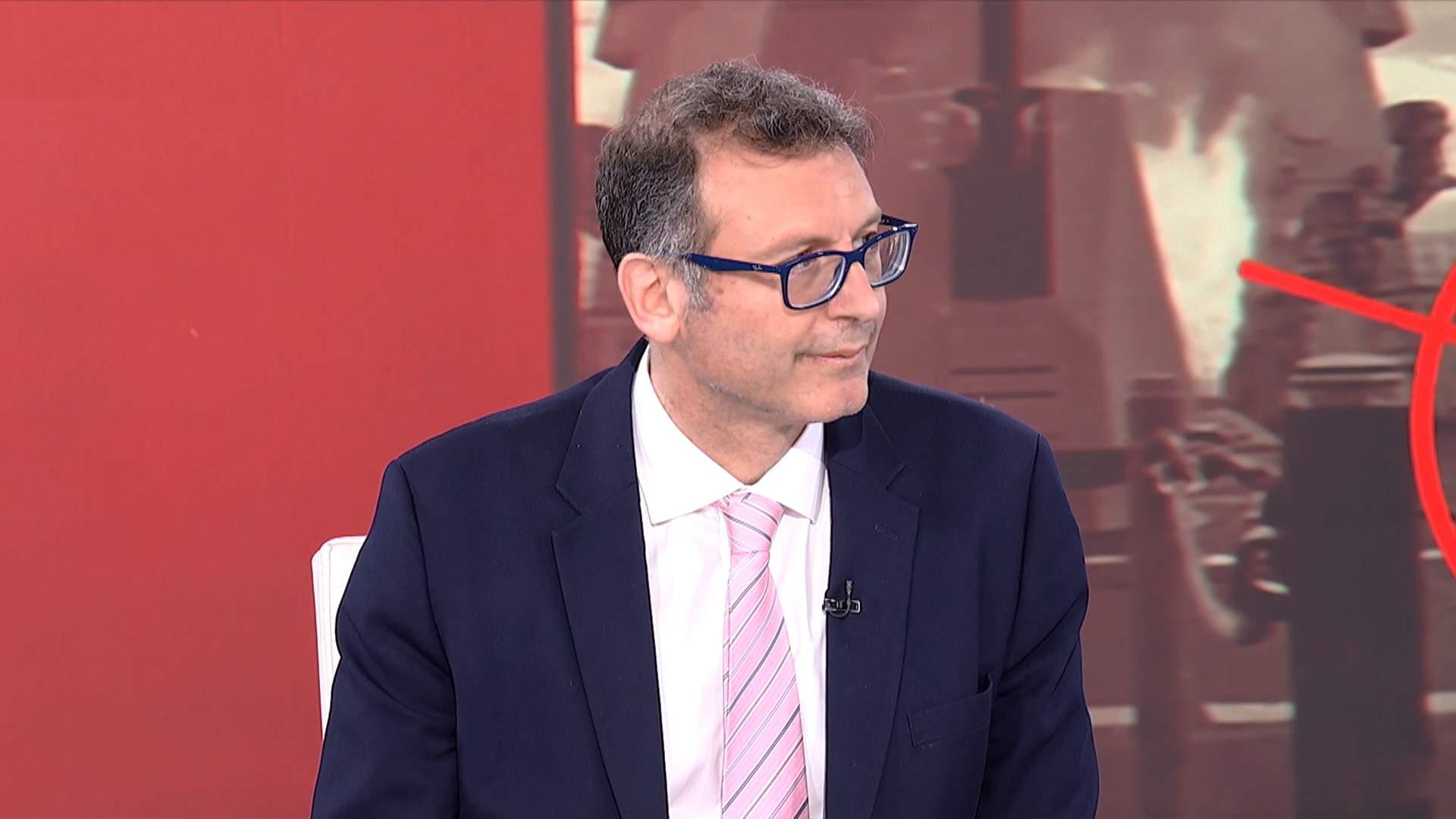 Όταν τα εν οίκω γίνονται εν δήμω: Ο Γιάννης Καλλιάνος από τα δάκρυα για τον πατέρα του, στην αποβολή της συζύγου του