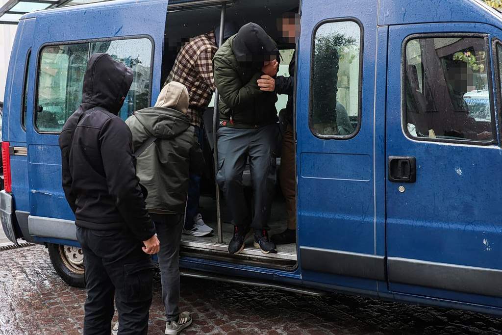 Σοκ στην Ελευσίνα: Ο ύμνος της χούντας «πάγωσε» την κατάθεση στεφάνων για την 25η Μαρτίου