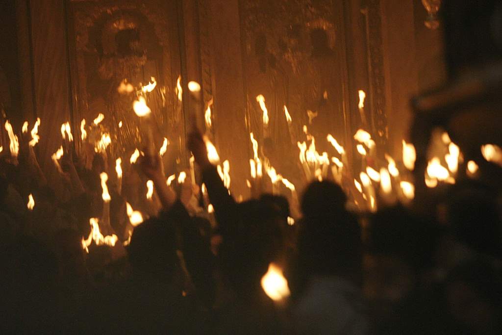 Άγιος Έρωτας: Σέρνει την Άννα στον δρόμο – Ουρλιάζει η Ελένη