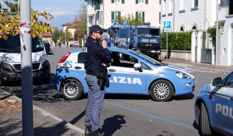 Επεισοδιακή καταδίωξη στη Θεσσαλονίκη: Έκλεψε όχημα και προσέκρουσε σε κολόνα της ΔΕΗ, συνελήφθη από τις Αρχές – Αναζητείται ο συνεργός του