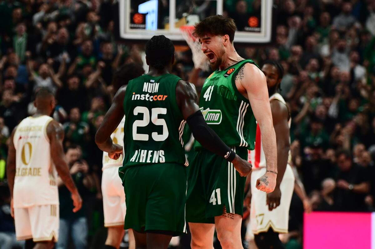 H Eλένη Βουλγαράκη δείχνει το χτένισμα που (όντως) προκαλεί εφέ μπότοξ στο πρόσωπο