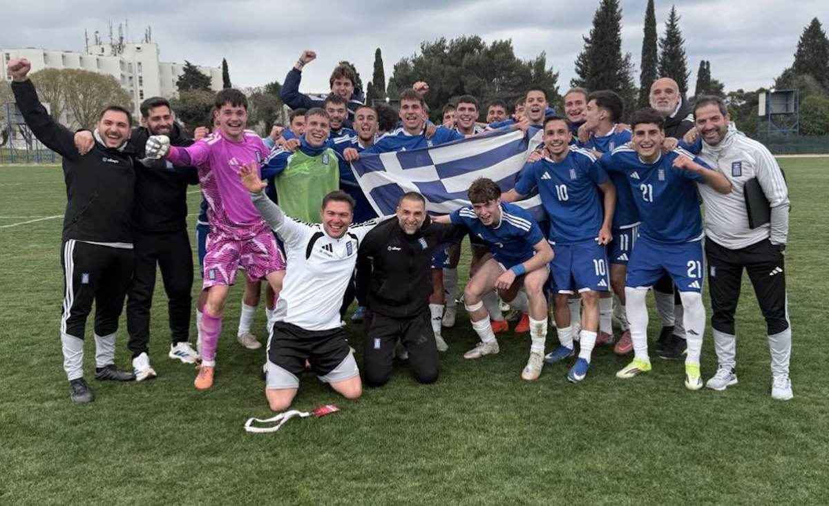 Στο νοσοκομείο ο προπονητής της Τουρκίας U21: Κατέρρευσε ενώ διαμαρτυρόταν στον διαιτητή – Βίντεο