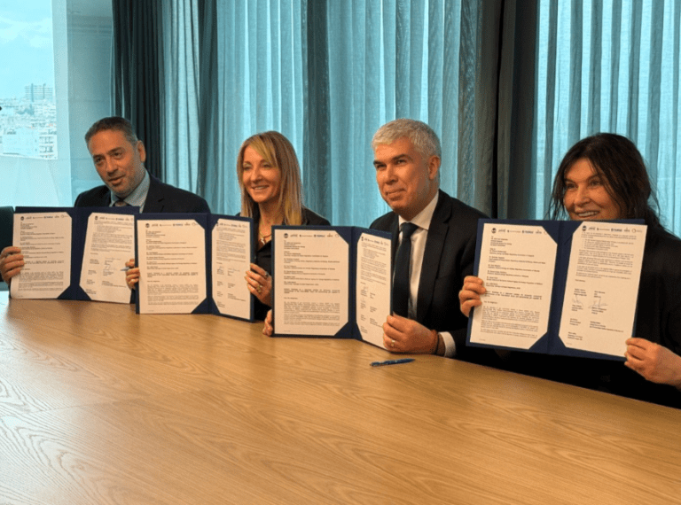 Τραμπ: «Tα πηγαίνουμε πάρα πολύ καλά στον πόλεμο στο Ιράν»