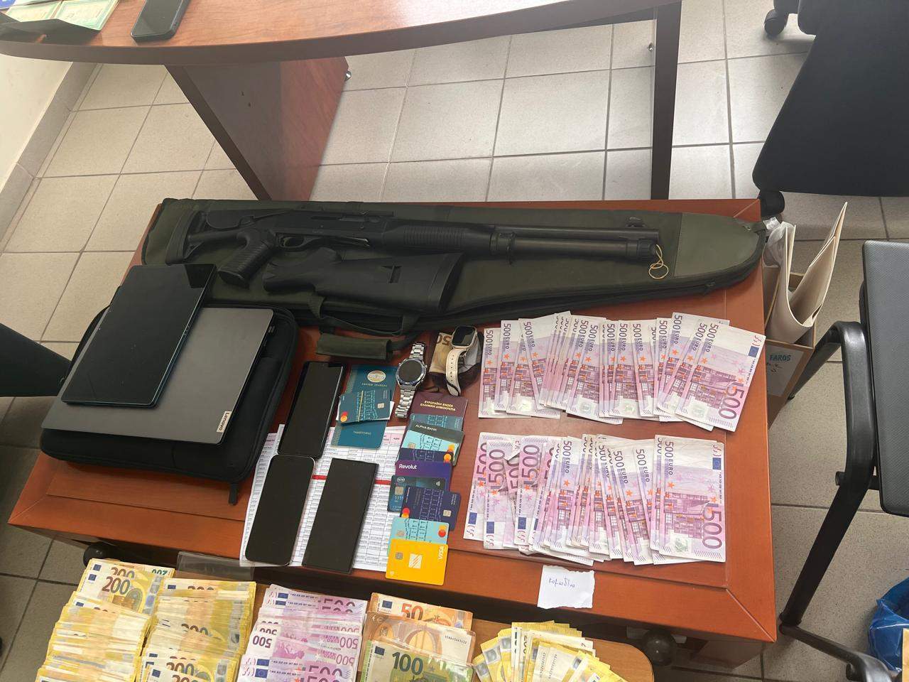 Φυλακές Τρικάλων: Έκρυψε τα ναρκωτικά στις σόλες των παπουτσιών του – ΦΩΤΟ