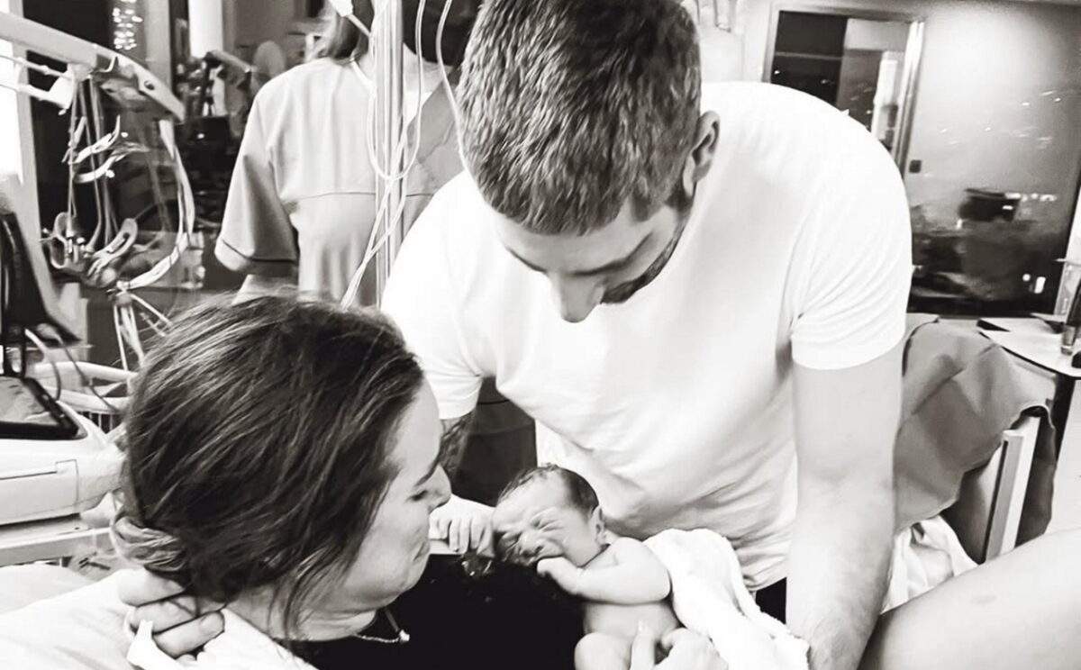 Βίντεο Μητσοτάκη από τη συνάντηση με τους επαναπατρισθέντες από τη Μέση Ανατολή με τα ζώα συντροφιάς τους