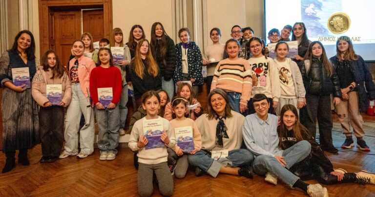 Δεν έχεις χρόνο; 10 σούπερ γρήγορες ασκήσεις στο σαλόνι σε 15 λεπτά