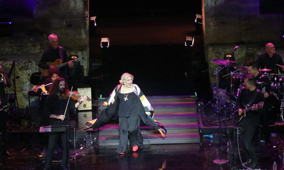 Ο Γιώργος Νταλάρας αποχαιρετά την Μαρινέλλα: «Σ’ ευχαριστώ για όλα, μάνα»