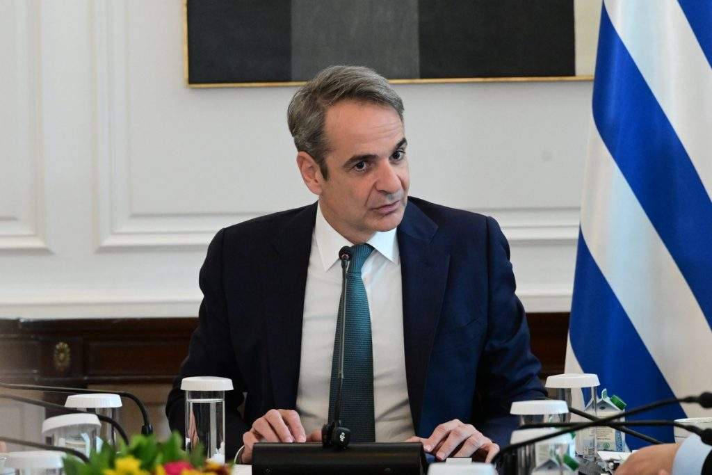 Άγιος Έρωτας: Βρίζει, φωνάζει και απειλεί τ…