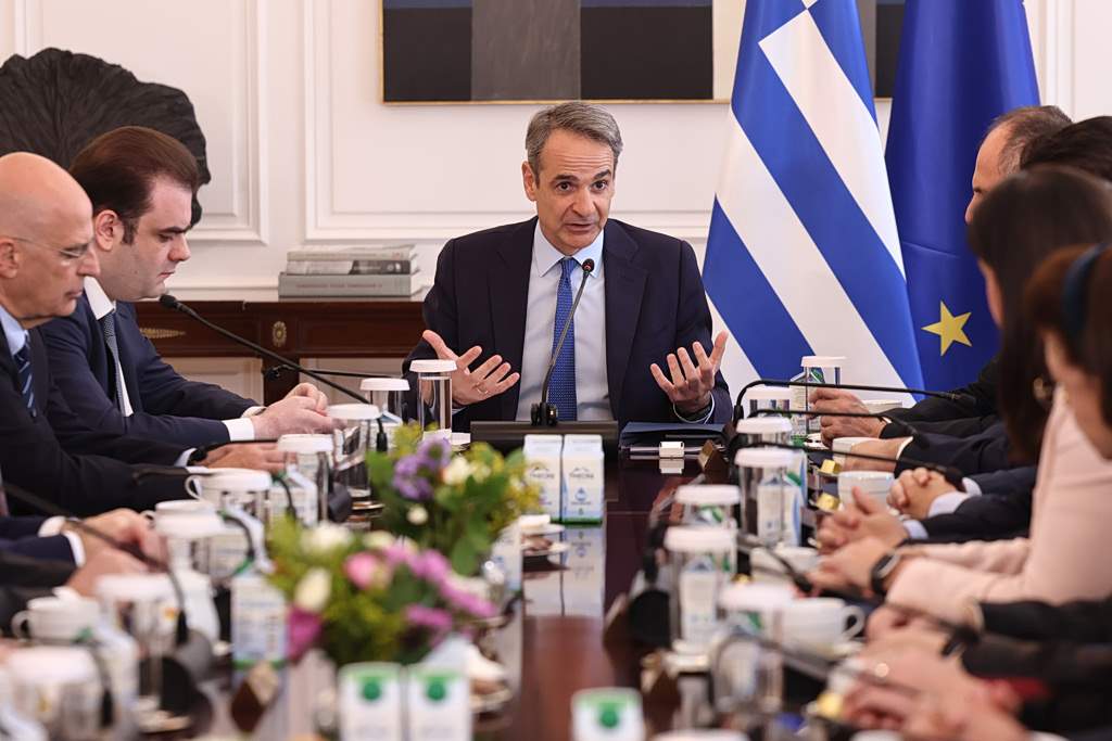 Αμπελόκηποι: 35χρονος επιτέθηκε σε αστυνομικούς με τσεκούρι, με τραύματα στο κεφάλι ο ένας