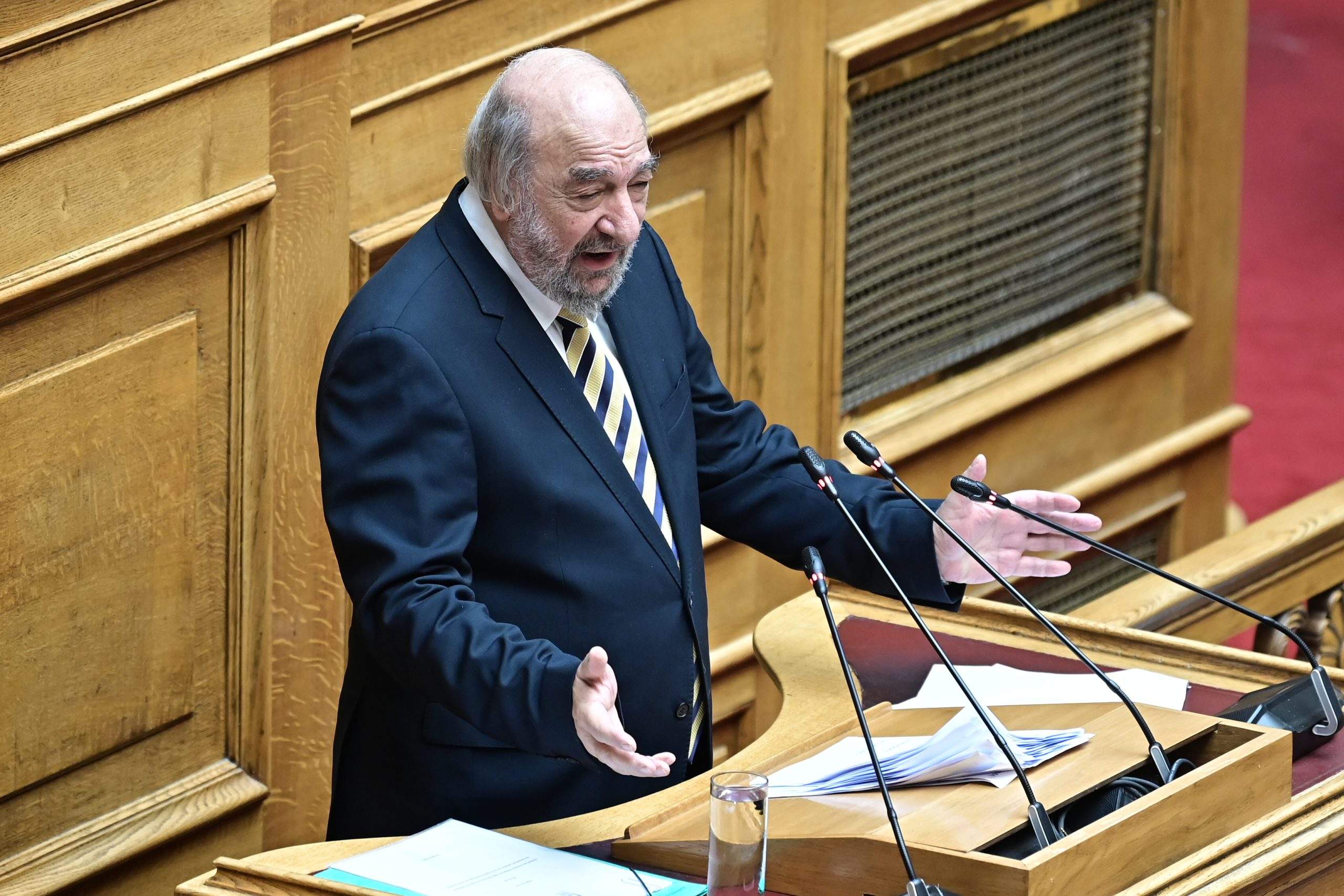 Παλλήνη: Οδηγούσε μεθυσμένος και τράκαρε ενώ στο αυτοκίνητο επέβαιναν τα παιδιά του 10 και 12 ετών