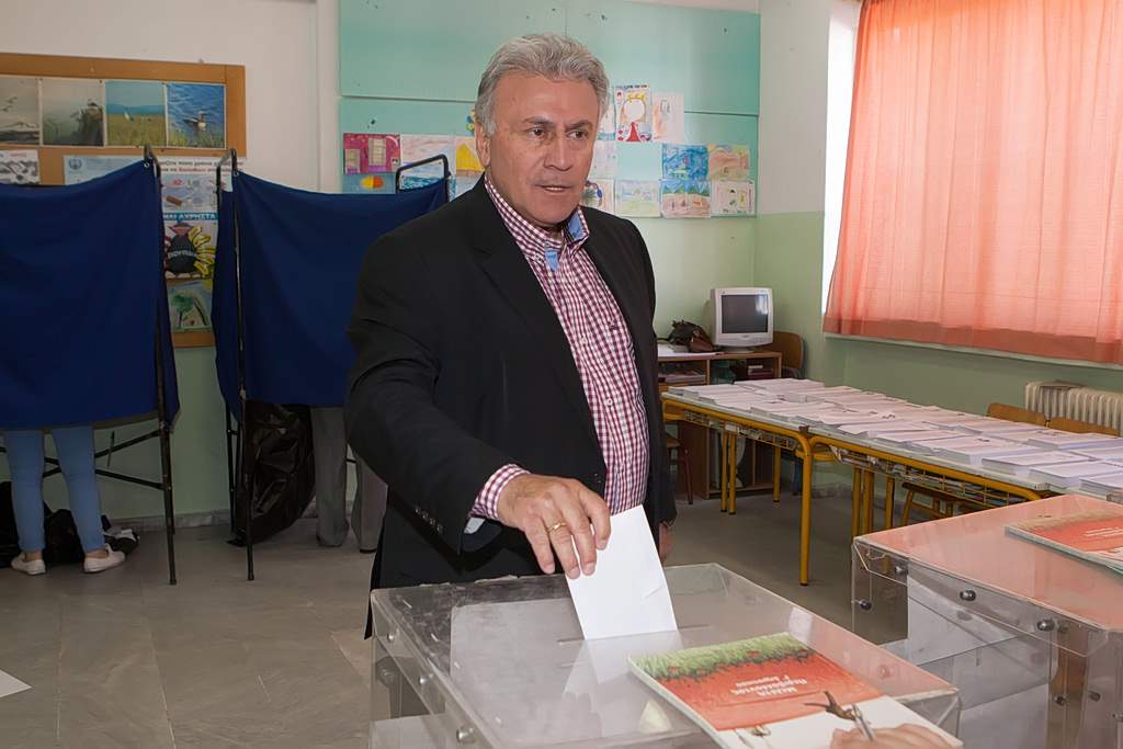 Άγιος Έρωτας: Σκάνδαλο – Κάνει έρωτα με την κουνιάδα του