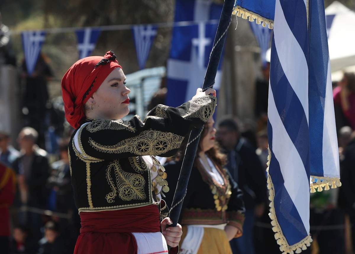 Ιράν: «Μη εχθρικά πλοία» μπορούν να περάσουν από τα Στενά του Ορμούζ