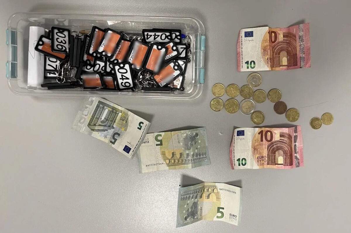 Έλενα Παπαρίζου: «Δεν βρίσκομαι στο νοσοκομείο» – «Νοσηλεύεται» επιμένει ο Λάμπρος Κωνσταντάρας