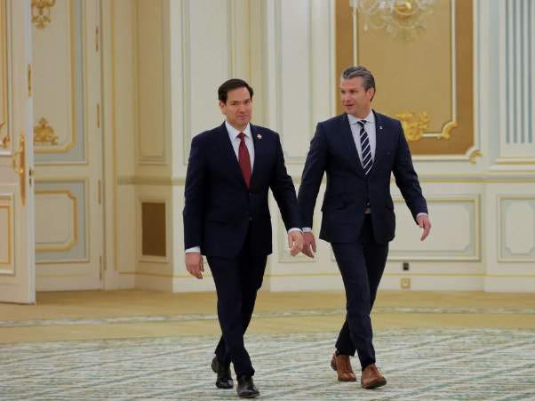 Τι αποκαλύπτει η αναδίπλωση των ΗΠΑ στο ρωσικό πετρέλαιο για το παιχνίδι της παγκόσμιας διπλωματίας