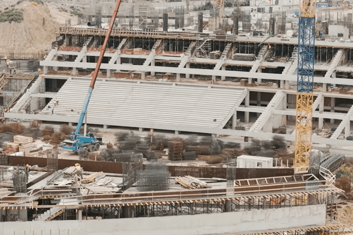 Financial Times: Ύποπτες συναλλαγές 580 εκατ. δολαρίων πριν την ανάρτηση Τραμπ για το Ιράν