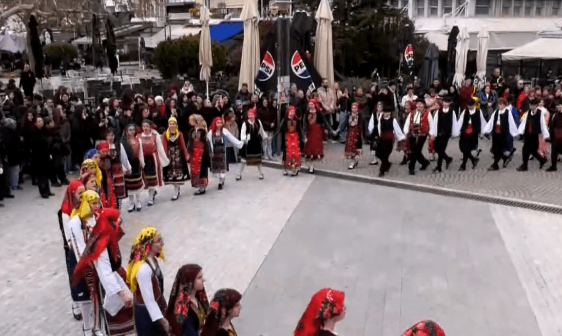 Ο σκύλος τραβάει στο λουρί; Το απλό κόλπο που το σταματάει