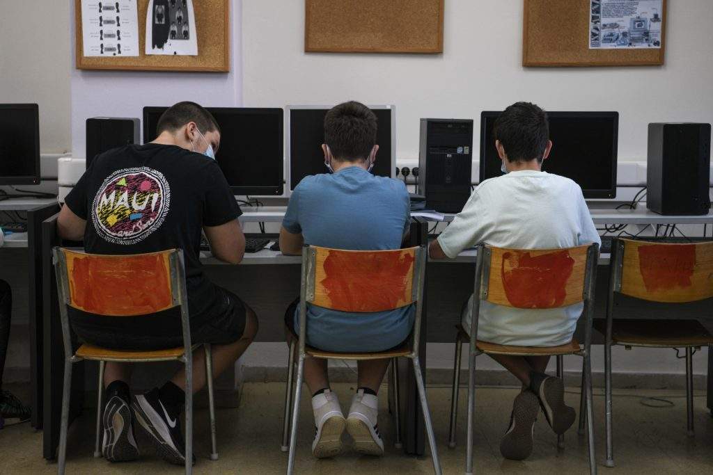 Η Γη της Ελιάς: Η Αριάδνη κλείνει την Ισμήνη στο τρελάδικο