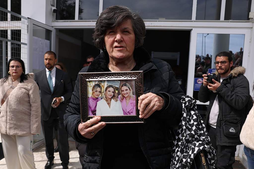 Grand Hotel: Του γυρίζουν όλοι την πλάτη – Το μυστικό του Άρη τον διαλύει