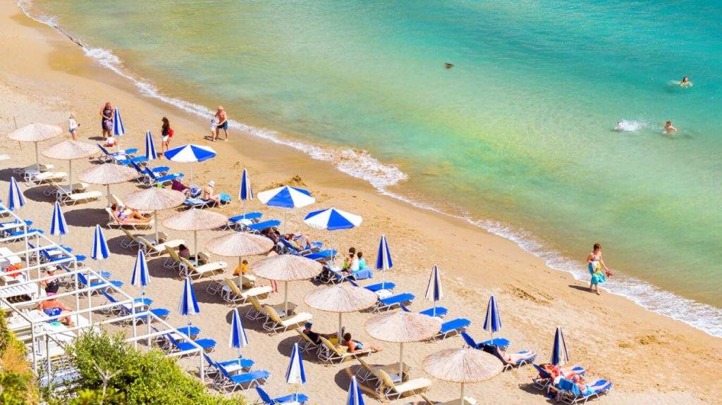 «Στο στόχαστρο τα φωτοβολταϊκά σε αγροτική γη» – Ερώτηση για την προστασία του ελληνικού αμπελώνα