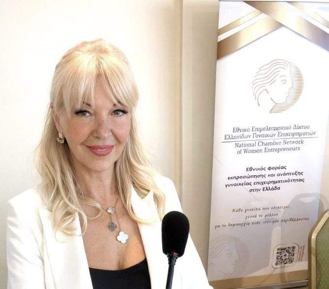 Κατάθεση στεφάνου στον Βώλακα από την εκπρόσωπο της ΝΙΚΗΣ Αννέτα Τόλιου