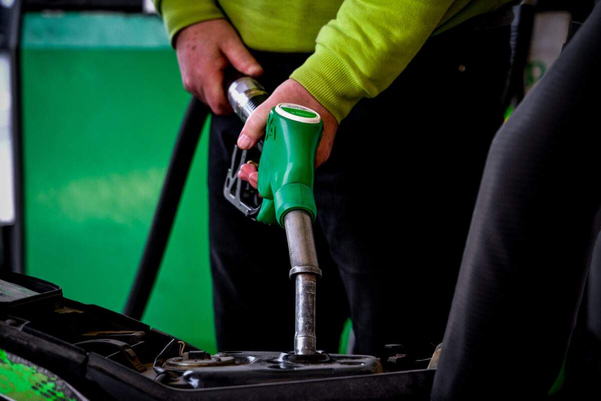 Ο Τραμπ καυχιέται πως έφερε «αλλαγή καθεστώτος» στο Ιράν και πως μπορεί να πάρει τον έλεγχο πετρελαϊκών υποδομών στρατηγικής σημασίας