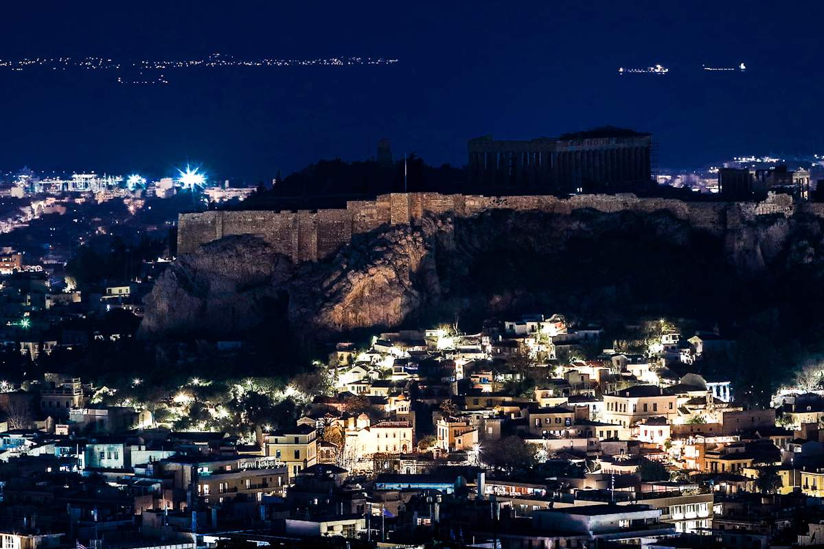 Το Ιράν βάζει διόδια στα Στενά του Ορμούζ: Τάνκερ πληρώνουν ως 2 εκατ. δολάρια για να περάσουν