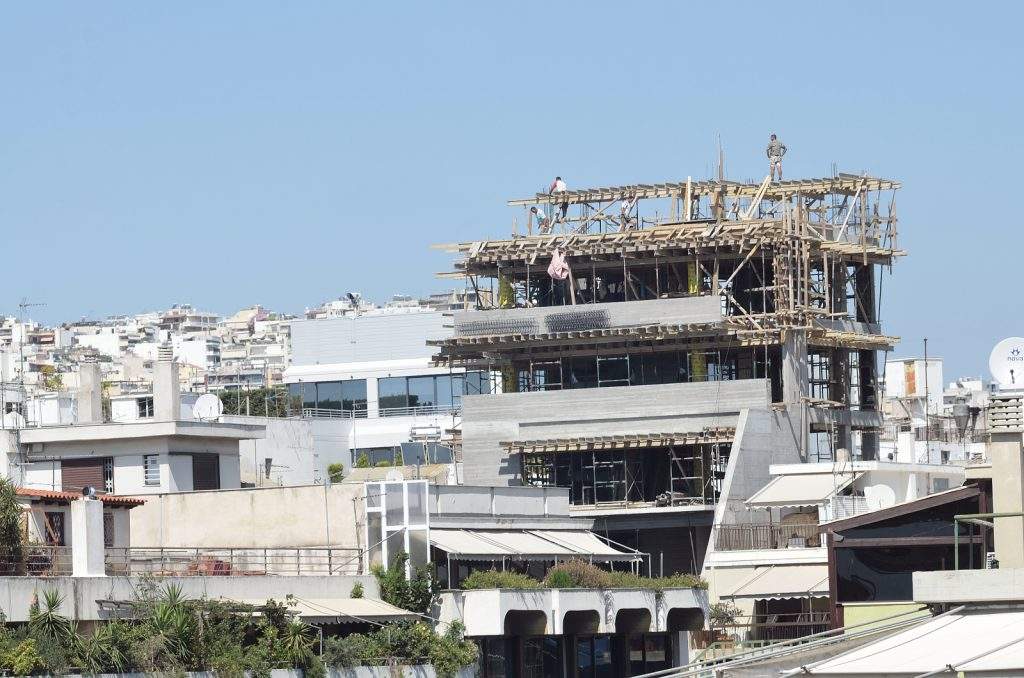 Η Γη της Ελιάς: Εφιάλτης για τη Δάφνη – Βιώνει ξανά κακοποίηση από τ…
