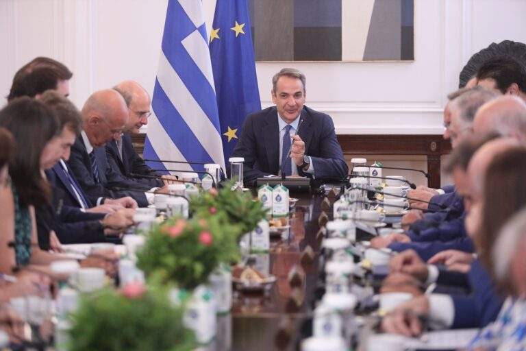 Ο Τραμπ φέρεται να εξετάζει παρατεταμένο αποκλεισμό του Ιράν – Μαίνονται οι ισραηλινές επιθέσεις στον Λίβανο