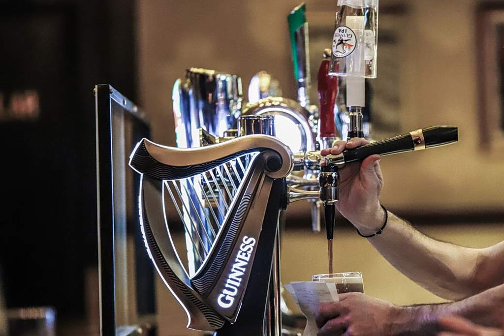 Η Γη της Ελιάς: Η Ασπασία συναντά τον Κίμωνα – Η αινιγματική φωτογραφία