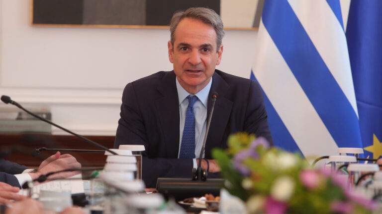 Συνάντηση κορυφής: Άννα Γουίντουρ και Μέριλ Στρίπ αλα Μιράντα Πρίστλεϊ στο νέο εξώφυλλο της Vogue