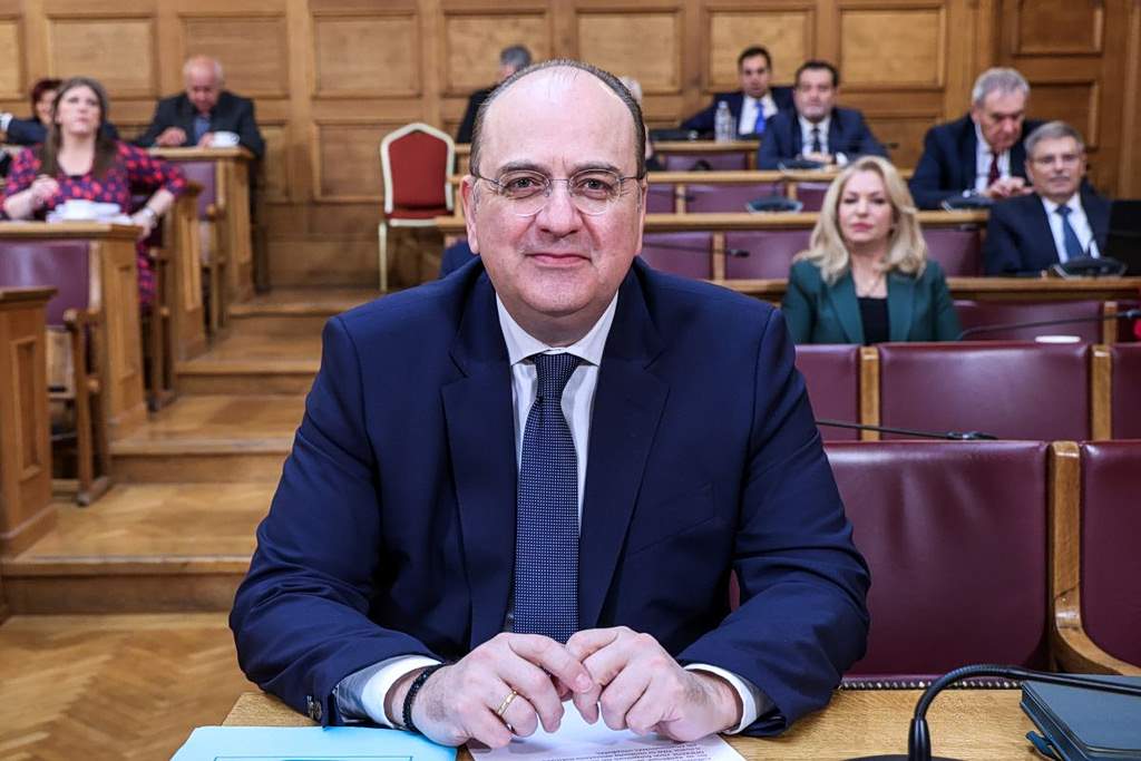 Να μ’ αγαπάς: Πουλάει την οικογένεια της για έναν άντρα