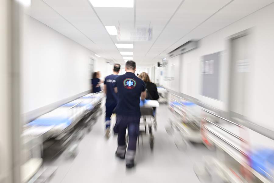 Πόλεμος Ιράν: Οικονομικός «σεισμός» με άλμα στο πετρέλαιο, μπλόκο στο Ορμούζ και παγκόσμια κρίση