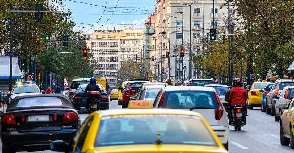 Να μ’ αγαπάς: Ο Μάκης κερατώνει τη Στυλιανή με τη Θεανώ