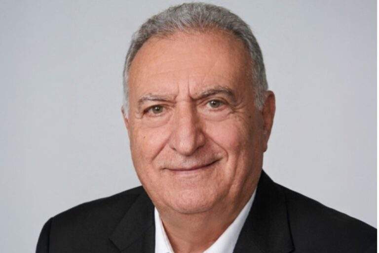 Πειραιάς: Μάχη για να κρατηθεί στη ζωή δίνει ο 17χρονος – Άγνωστο πώς βρέθηκε στη λεωφορειολωρίδα