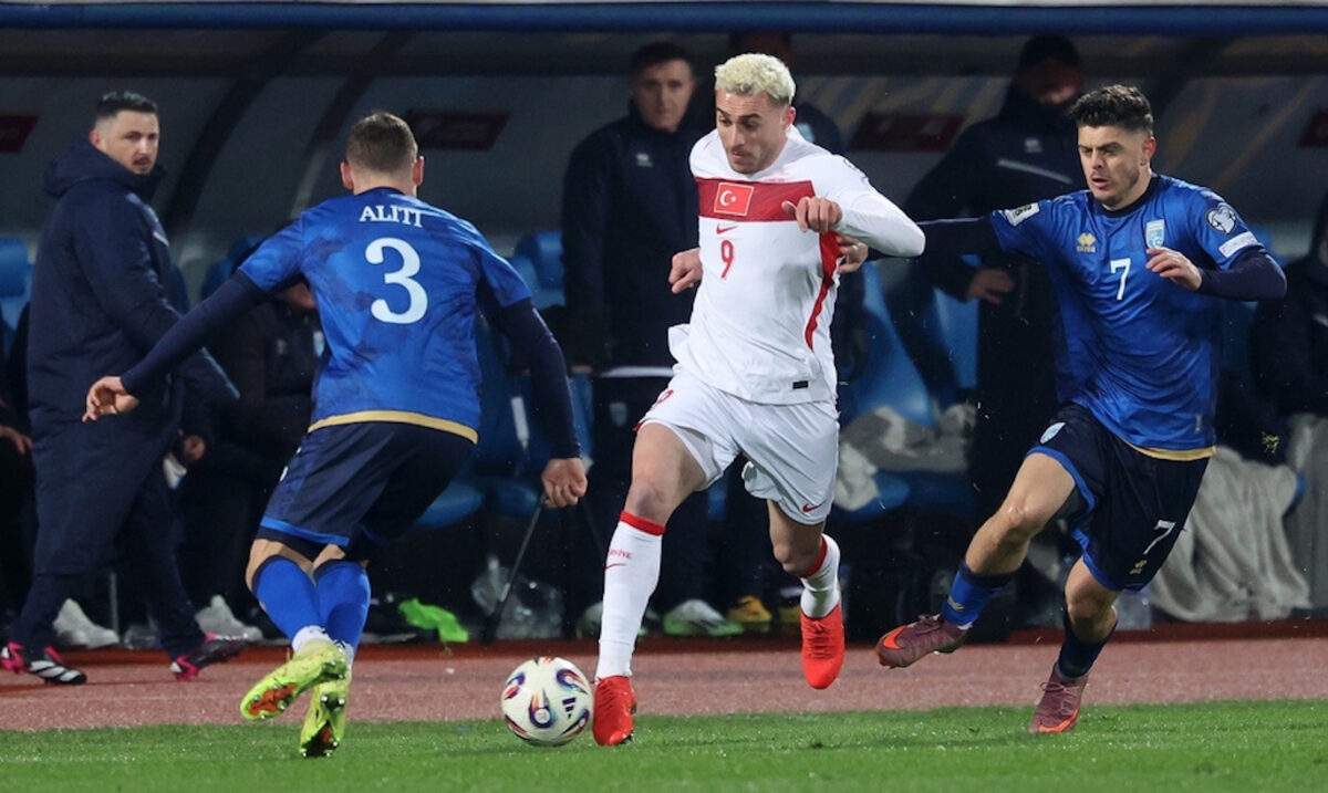 Ο Γιώργος Καπουτζίδης έγινε ξανά ο Χοσέ από τις «Σαββατογεννημένες» με τη βοήθεια της Νικολίνας Νικολούζου