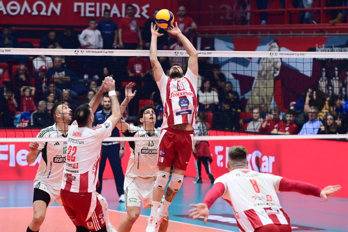 Γιατί η Charlene του Μονακό φόρεσε λευκά όταν συνάντησε τον Πάπα ενώ οι άλλες γυναίκες πρέπει να ντύνονται στα μαύρα;