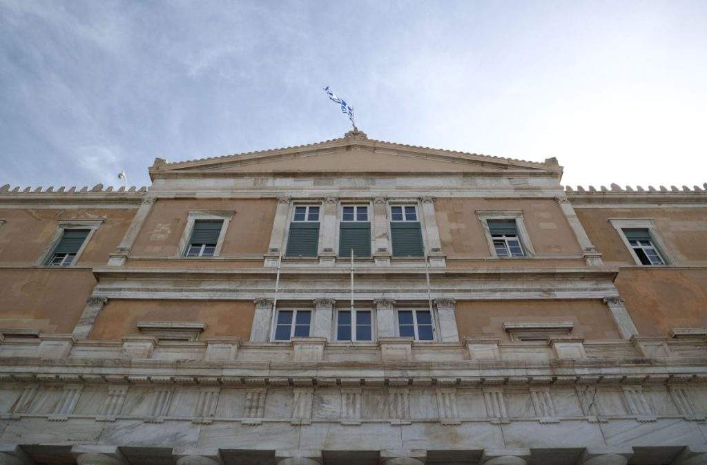 Η Γη της Ελιάς: Τρόμος ξανά για την Άννα – Την κακοποιεί ο…