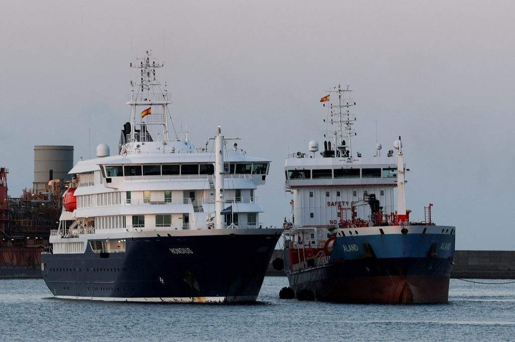 Να μ’ αγαπάς: Λιποθυμά πάνω στο τραπέζι – «Ένα ασθενοφόρο γρήγορα»