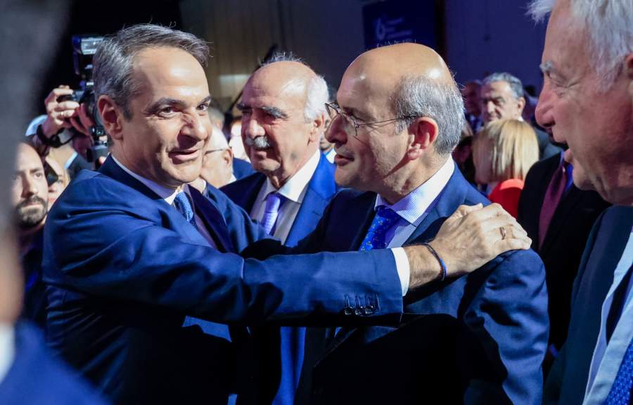 Λήμνος: Το «πλωτό παλάτι» Allura έφερε εκατοντάδες τουρίστες, με γεμάτες σακούλες από τα μαγαζιά της Μύρινας! (βίντεο -εικόνες)