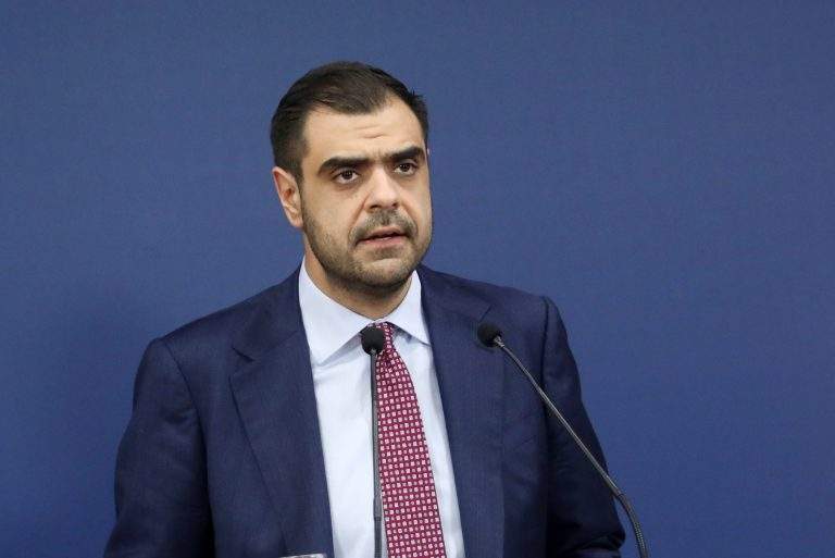 Κηφισιά: Βίντεο ντοκουμέντο από τη δράση του διανομέα που πετούσε πέτρες σε περαστικούς