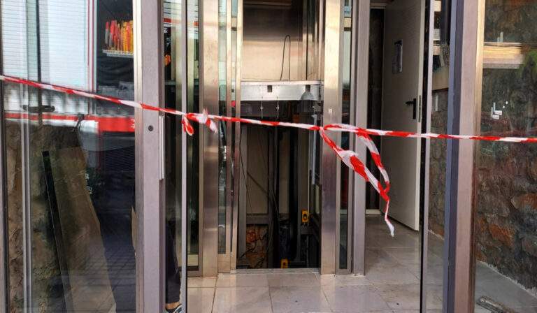 Κηφισιά: Γυναίκα ανασύρθηκε χωρίς τις αισθήσεις της από ασανσέρ